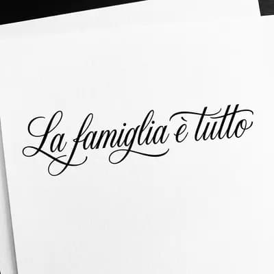 «La famiglia è tutto» итальянский — семья — это всё