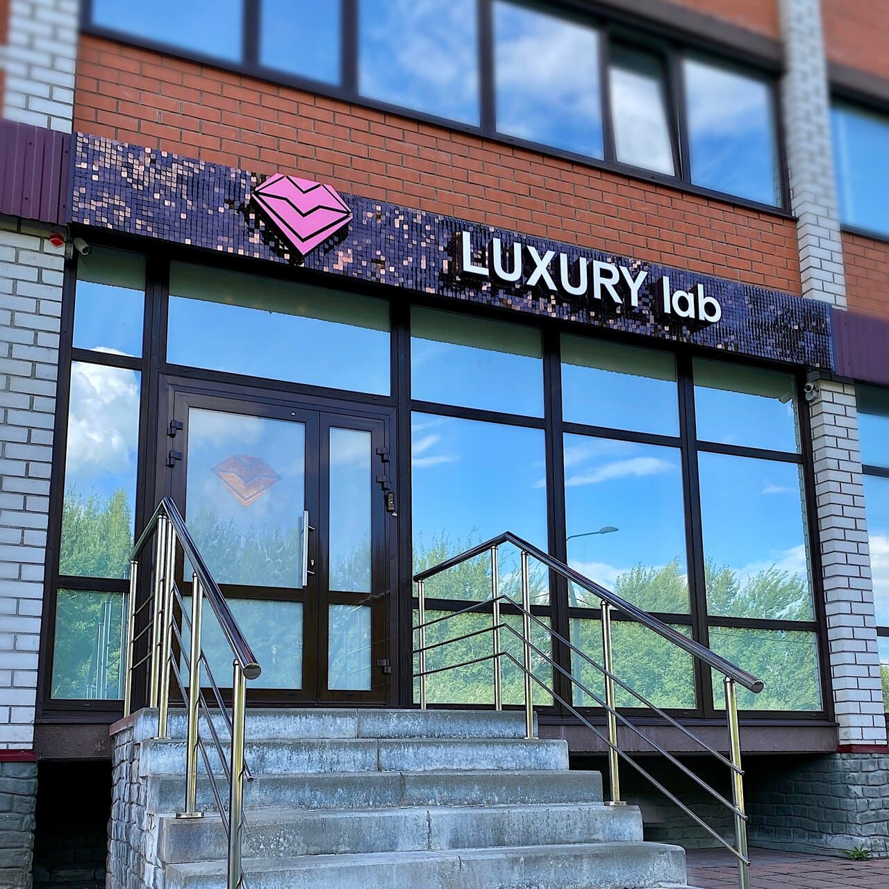 Luxury lab