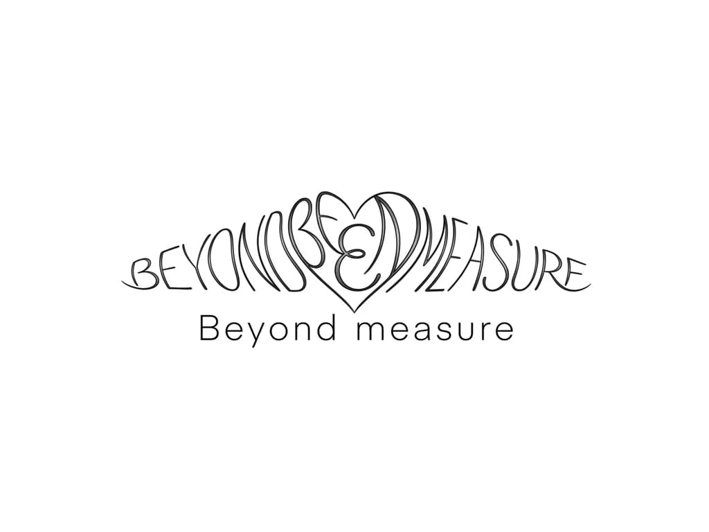 Тату эскиз: Букву E встроить в сердце, сформированное из букв фразы BEYOND MEASURE