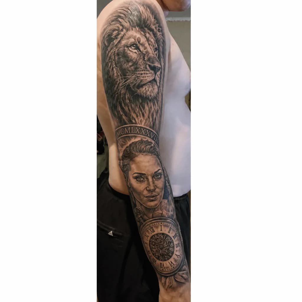 Тату эскиз: Cover-up: Реализм, выразить льва, под львом надпись : MCMLXXXVIII, улучшить лицо девушки под ней механические часы с римскими цифрами на циферблате (freeform)